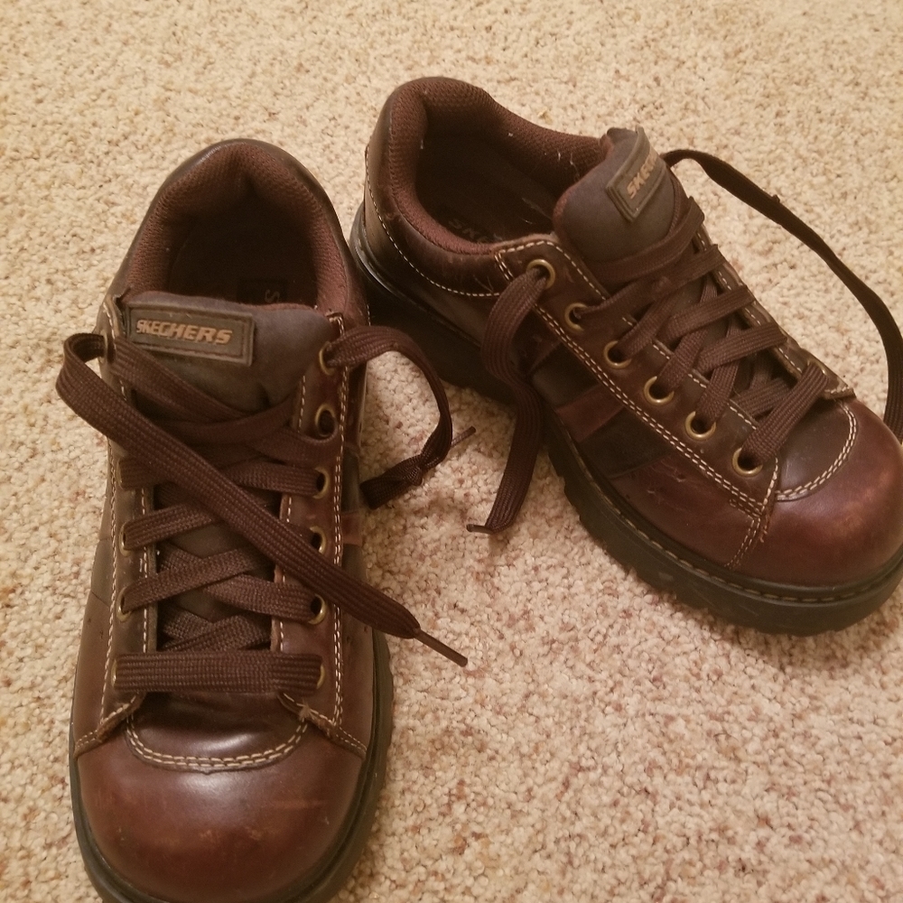 Sketchers low boots sturdy